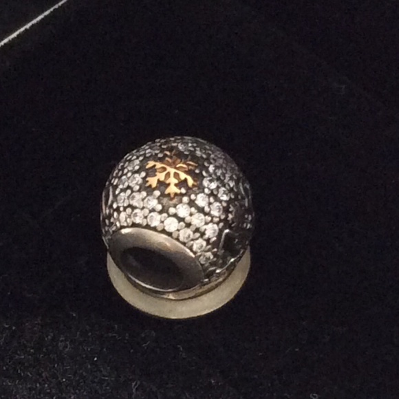 Pandora tow tone Winter festive charm - Picture 1 of 4